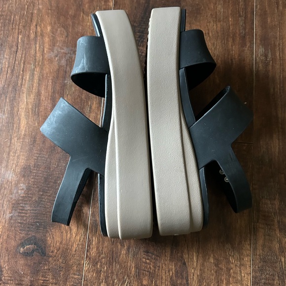 Lite Ride By Crocs Womens Brooklyn Low Wedge Sandals Size W7 Open-toe Black - Picture 3 of 8